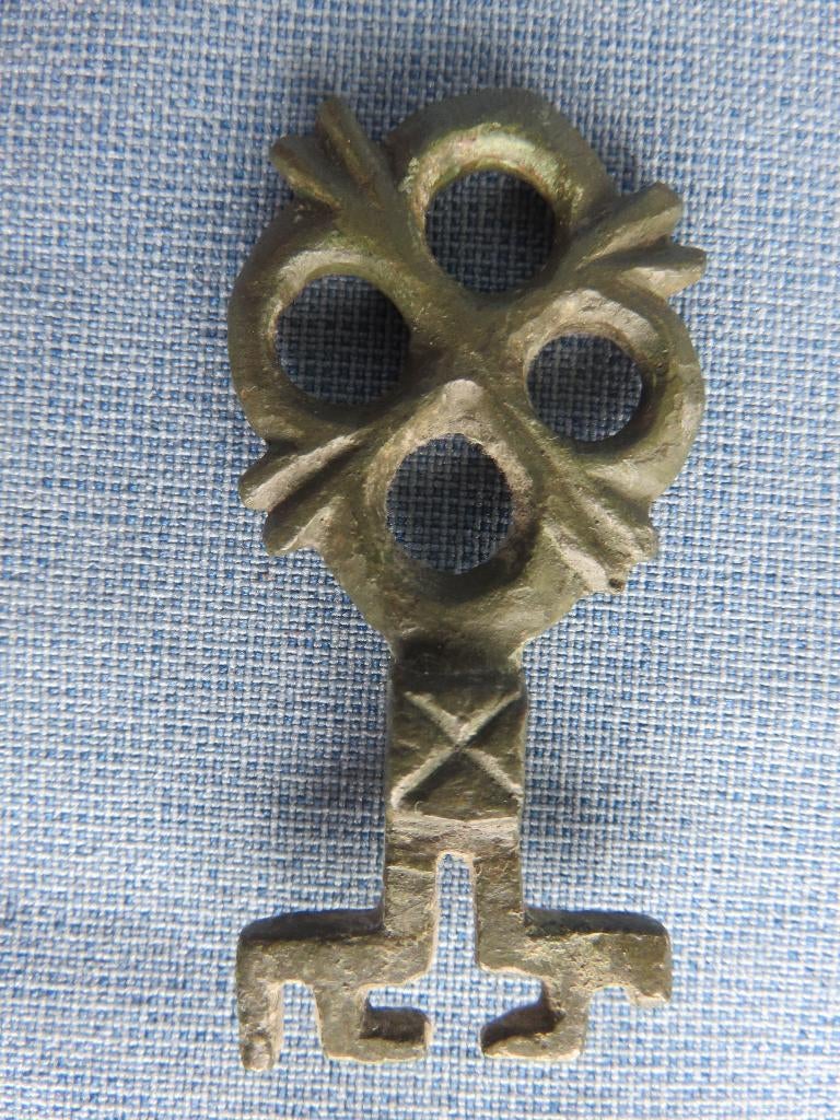 Karolingische rijk sleutel - 6e - 7e eeuw A.D. - bodemvondst, Ophalen of Verzenden, Brons