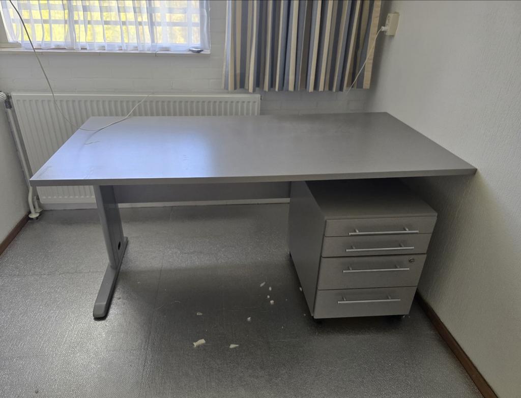 Grijs bureau 160x80 cm met ladeblok, Ophalen, Overige typen, Gebruikt, Met lades