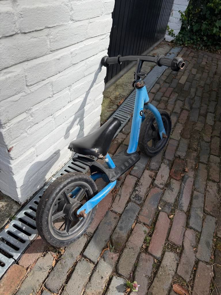 Blauwe loopfiets, Fietsen en Brommers, Fietsen | Kinderfietsjes, Ophalen of Verzenden, Gebruikt, Minder dan 16 inch