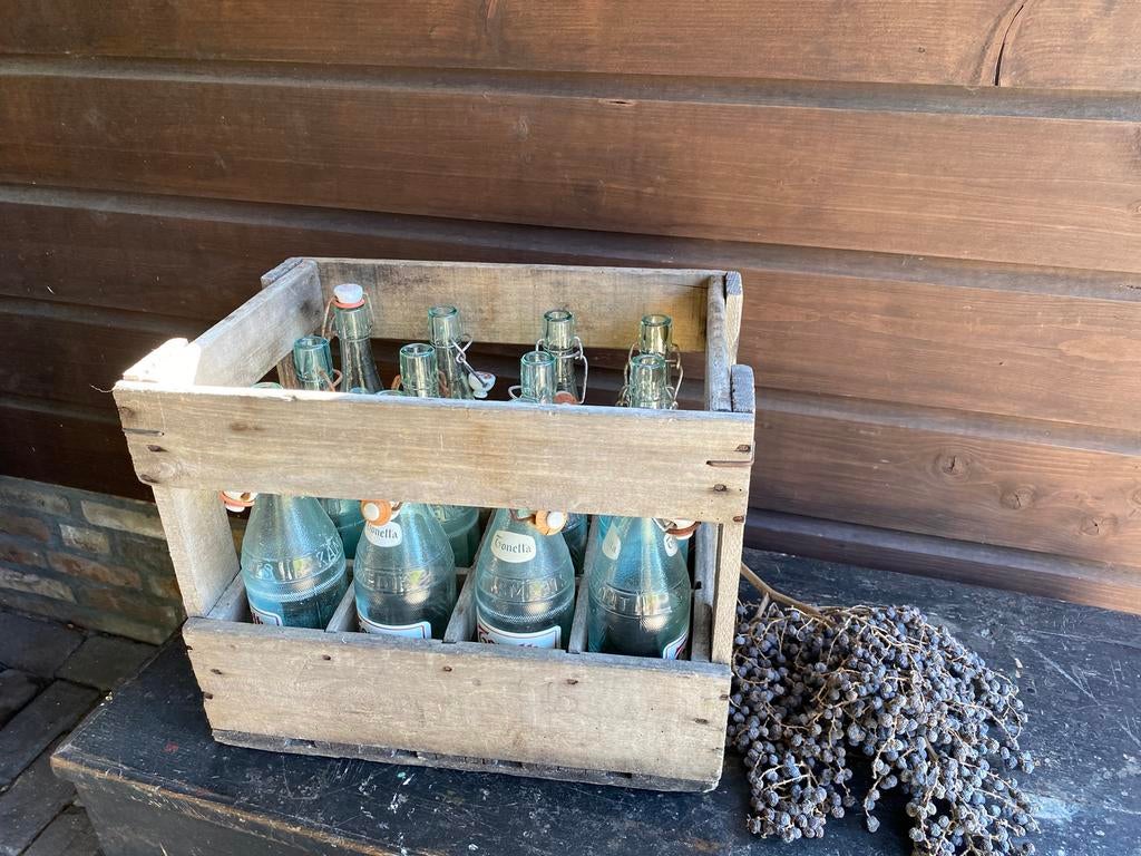 Vintage houten krat incl 12 beugel flessen, Ophalen
