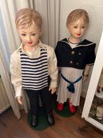 Twee oude kinder etalage poppen 98 cm, Ophalen