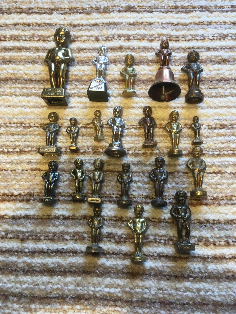 manneke pies pis verzameling 21 stuks beeldje brussel, Verzamelen, Beelden en Beeldjes, Ophalen of Verzenden, Zo goed als nieuw