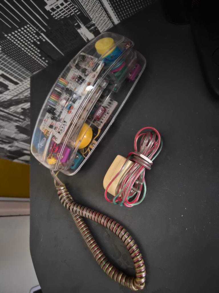 Retro doorzichtige telefoon met gekleurde kabel, Telecommunicatie, Ophalen of Verzenden, Gebruikt, 1 handset, Stralingsarm