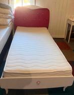 Eenpersoonsbed met matras en kast - Zo goed als nieuw, Ophalen, 90 cm, Eenpersoons, Zo goed als nieuw