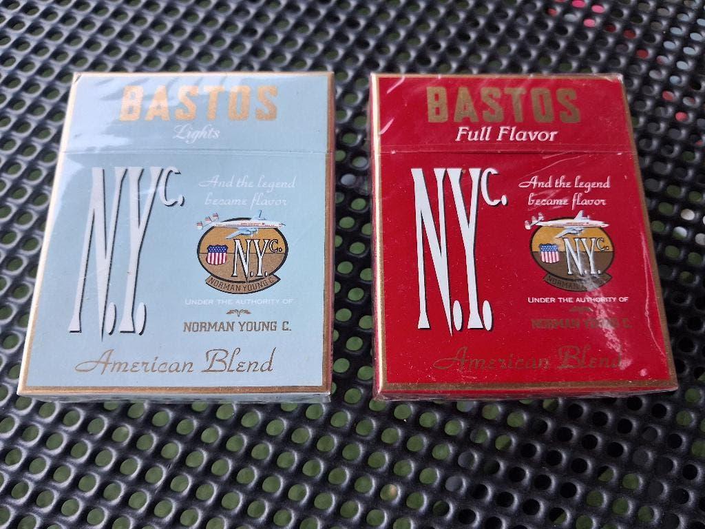 2 mooie pakjes Bastos sigaretten, Verzamelen, Ophalen of Verzenden, Zo goed als nieuw, Tabaksdoos of Verpakking