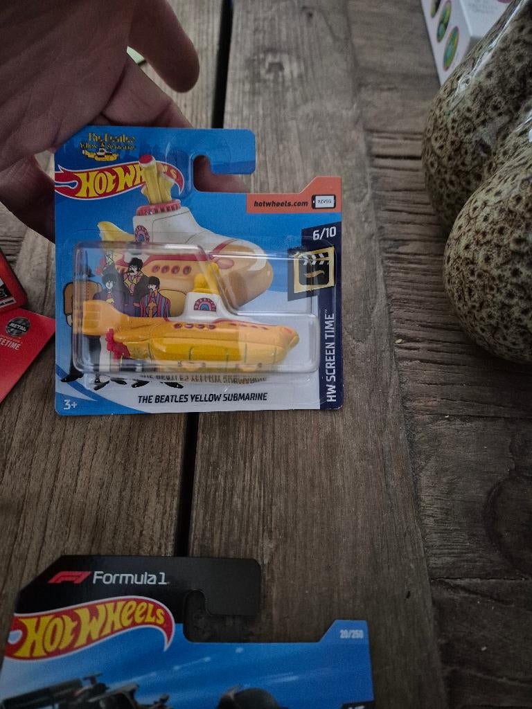 Hot Wheels The Beatles Yellow Submarine hw screen time, Hobby en Vrije tijd, Modelauto's | Overige schalen, Ophalen of Verzenden