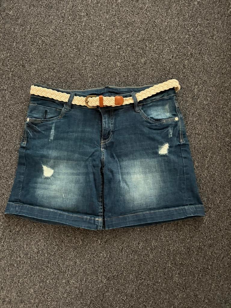 Korte spijkerbroek met riem mt 40, Ophalen of Verzenden, Zo goed als nieuw, Blauw, W30 - W32 (confectie 38/40)