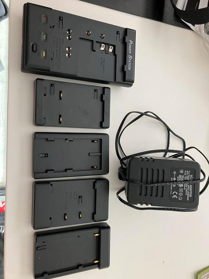 Universele Camcorder Acculader/Conditioner - FAMEART, Audio, Tv en Foto, Fotografie | Accu's en Batterijen, Gebruikt, Ophalen of Verzenden