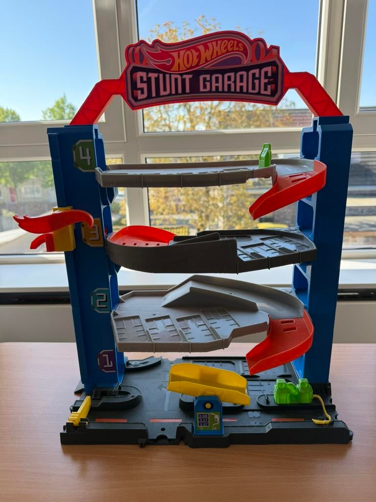 Garage hotwheels, Kinderen en Baby's, Speelgoed | Racebanen, Ophalen, Zo goed als nieuw, Handmatig, Hot Wheels