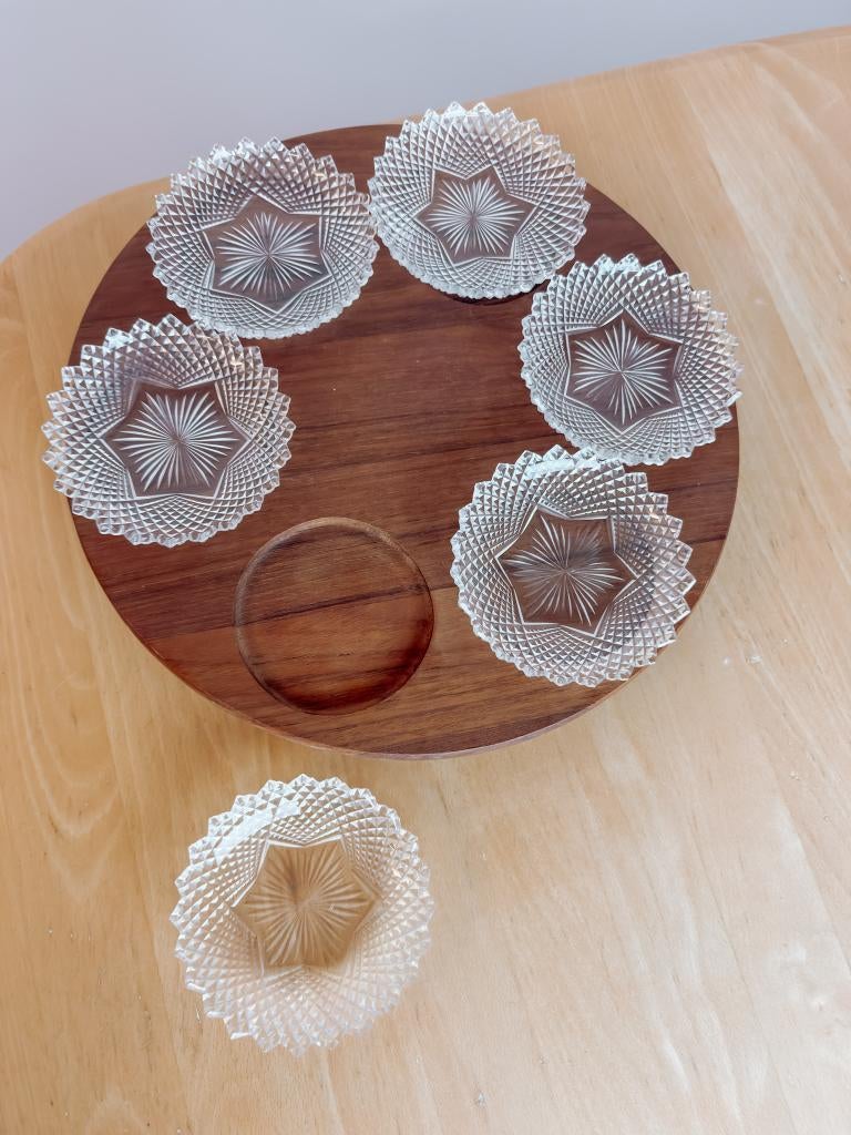 Teakhouten draaibare borrelplank met glazen schaaltjes, Huis en Inrichting, -, -, Ophalen of Verzenden, Overige stijlen