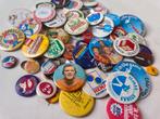 Doosje met ruim 75 buttons in diverse formaten, Ophalen of Verzenden, Zo goed als nieuw, Overige onderwerpen, Button