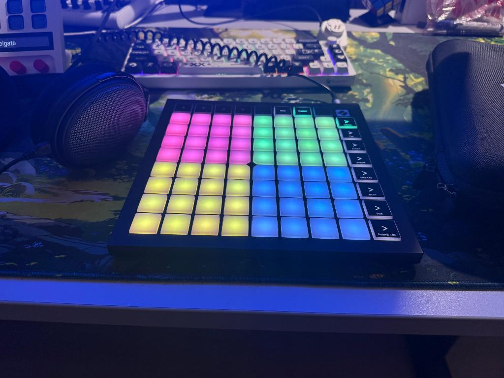 Launchpad X, Muziek en Instrumenten, Midi-apparatuur, Ophalen of Verzenden, Zo goed als nieuw