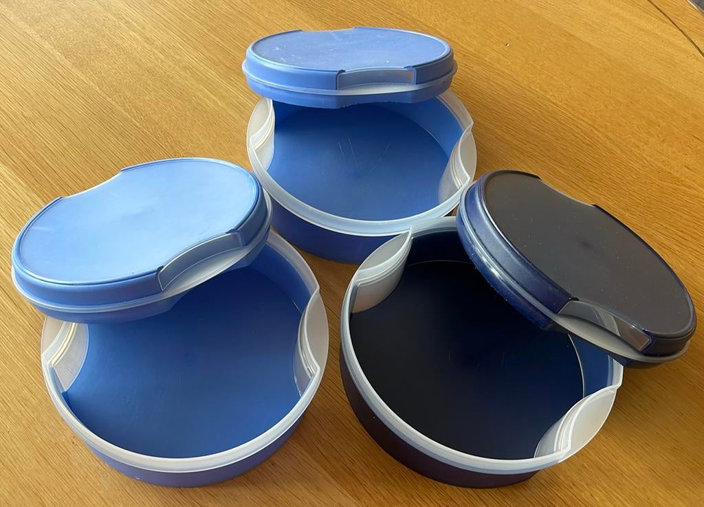 2Tupperware koektrommels, 2 kleuren , izgs., Ophalen of Verzenden, Gebruikt, Blauw, Bus of Trommel