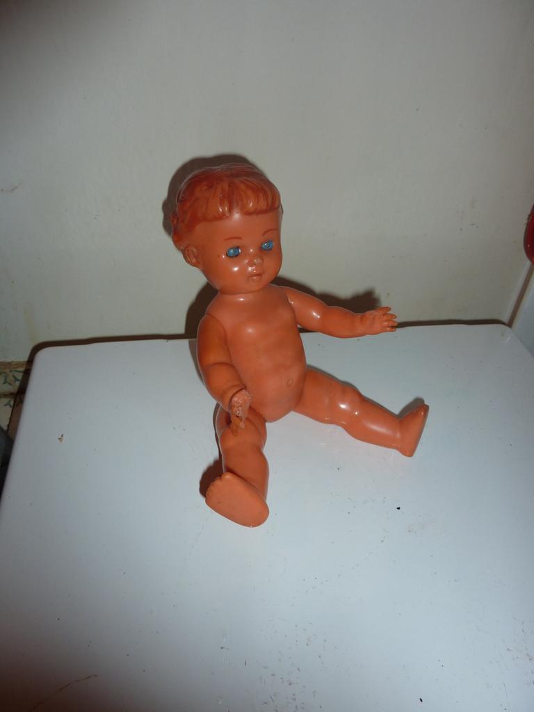 Kleine babypop met blauwe ogen, Verzamelen, Poppen, Ophalen of Verzenden, Gebruikt, Babypop