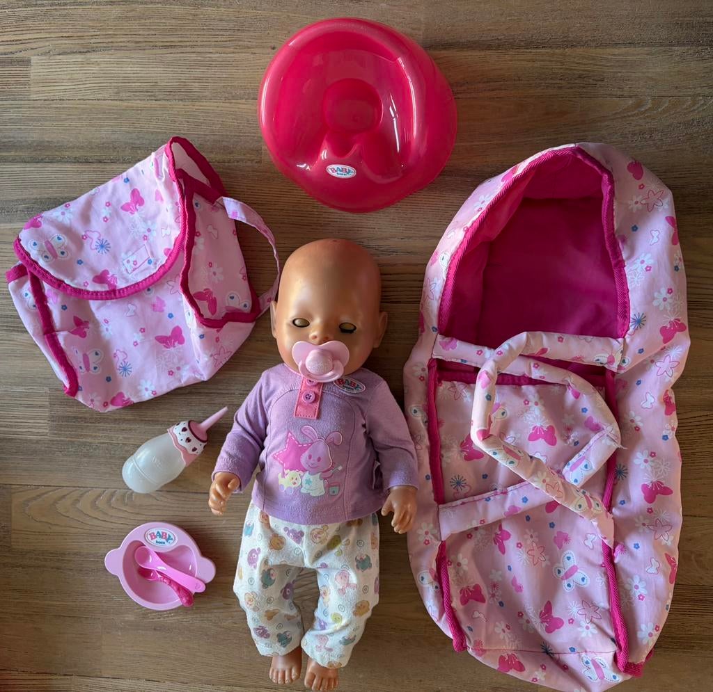 Baby Born pop met accessoires, Ophalen of Verzenden, Gebruikt, Babypop