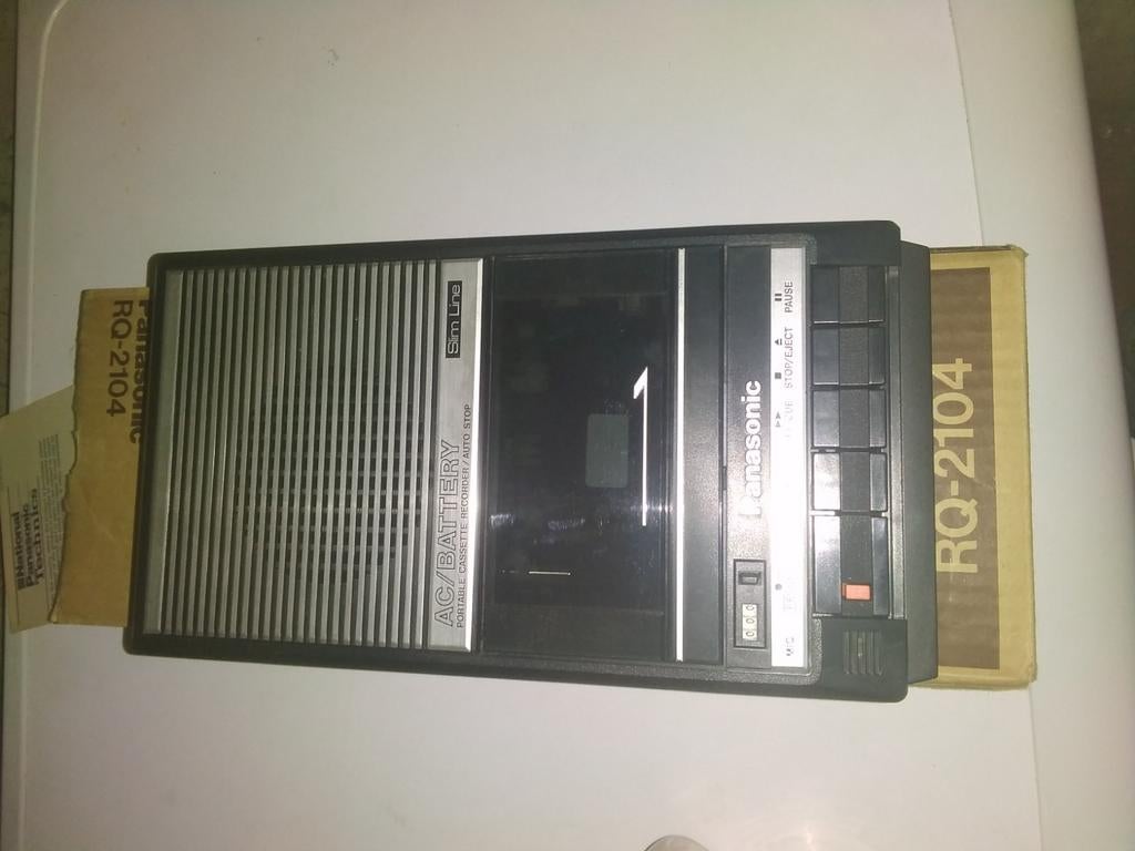 Te koopPanasonic RQ-2104 Draagbare Cassetterecorder met Doos, Audio, Tv en Foto, Cassettedecks, Ophalen of Verzenden