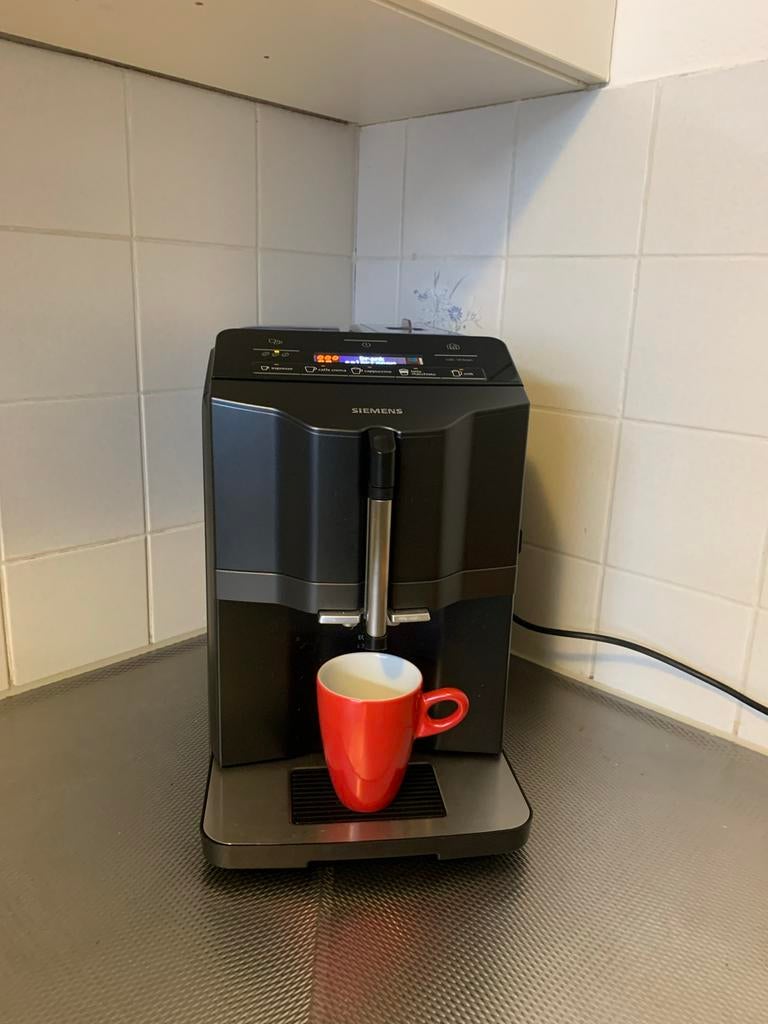 Siemens EQ.300 volautomatische espressomachine, Witgoed en Apparatuur, Koffiezetapparaten, Afneembaar waterreservoir, Koffiemachine