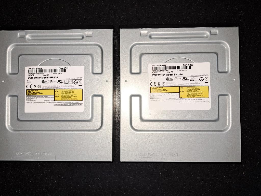 Twee DVD writers model SH-224 NIEUW, Computers en Software, Optische drives, Ophalen of Verzenden, Nieuw, Dvd