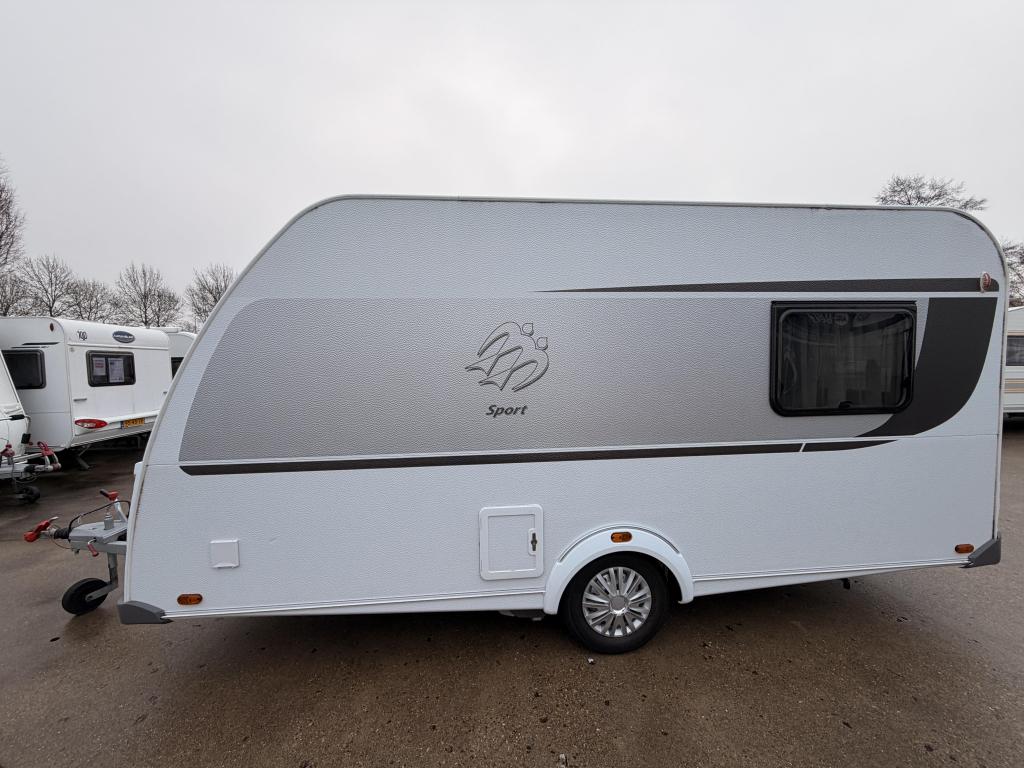 Knaus Sport 420 QD 1200KG+ALKO ATC+Voortent, Caravans en Kamperen, Caravans, Schokbreker, Bedrijf, Treinzit, 750 - 1000 kg
