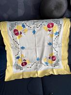 Paastafelkleed met vrolijke borduursels, Ophalen of Verzenden, Zo goed als nieuw, Vierkant, Binnen