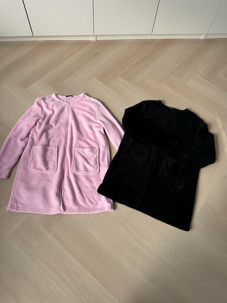 Set van 2 fleece huispakken: roze en zwart, Kleding | Dames, Pyjama's, Ophalen of Verzenden, Zo goed als nieuw, Maat 38/40 (M)