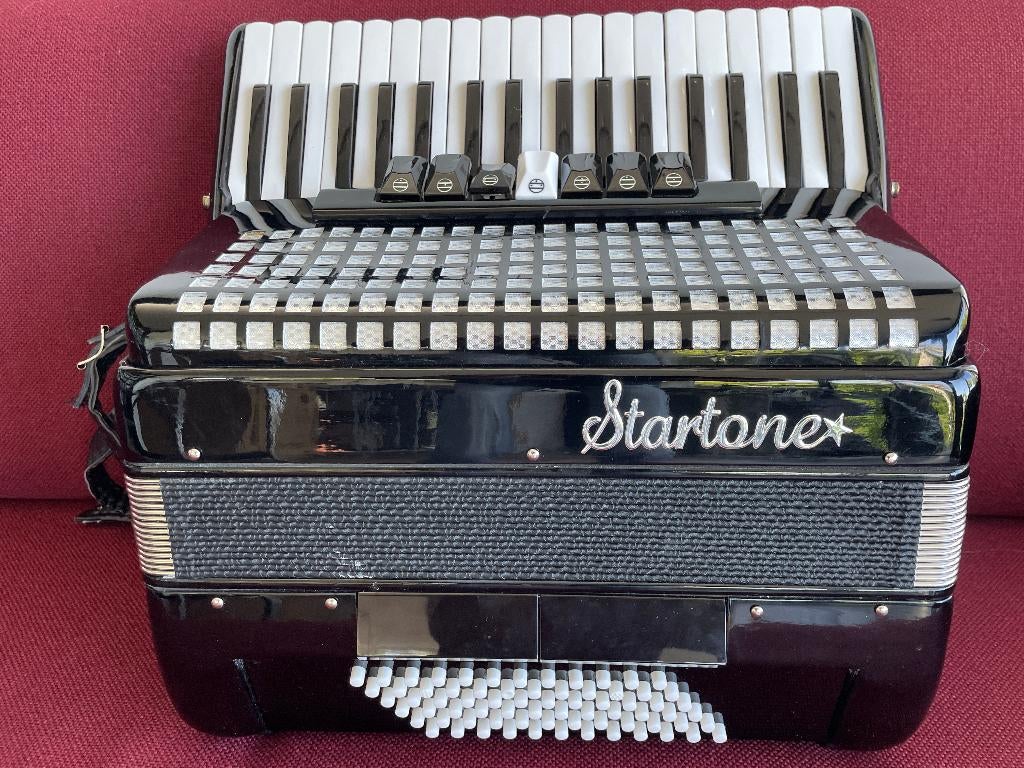 Nieuwe Startone accordeon . 72 bas . 3 korig ., Overige merken, 72-bas, Met koffer, Nieuw
