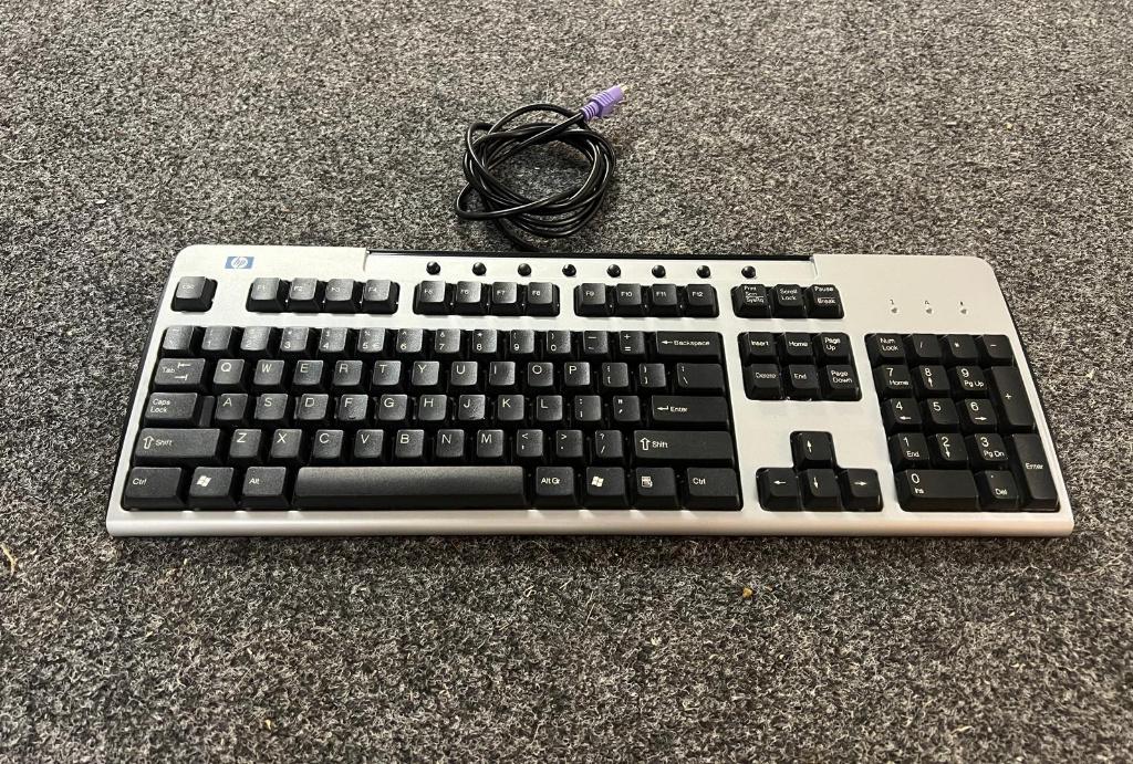 HP KB-0133 QWERTY computer toetsenbord PS/2 aansluiting, Computers en Software, Toetsenborden, Hp, Gebruikt, Ophalen of Verzenden