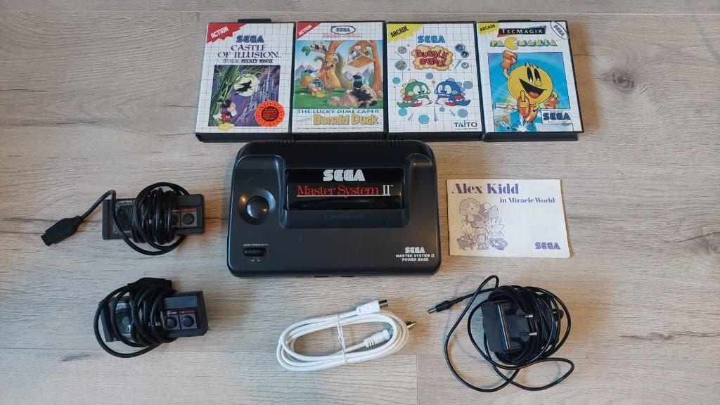 Sega Master System II + 5 spellen, Spelcomputers en Games, Spelcomputers | Sega, Master System, Met 2 controllers, Ophalen of Verzenden