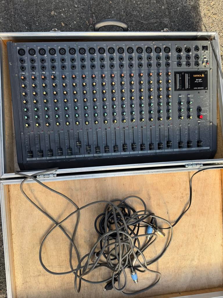 Samick SM 162p SM162 mixer mengpaneel in koffer, Muziek en Instrumenten, Mengpanelen, Ophalen of Verzenden, Zo goed als nieuw