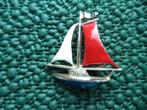 broche gemerkt Gerry's boot zeilboot zeiljacht rood wit blau, Overige materialen, Gebruikt, Minder dan 4 cm, Verzenden
