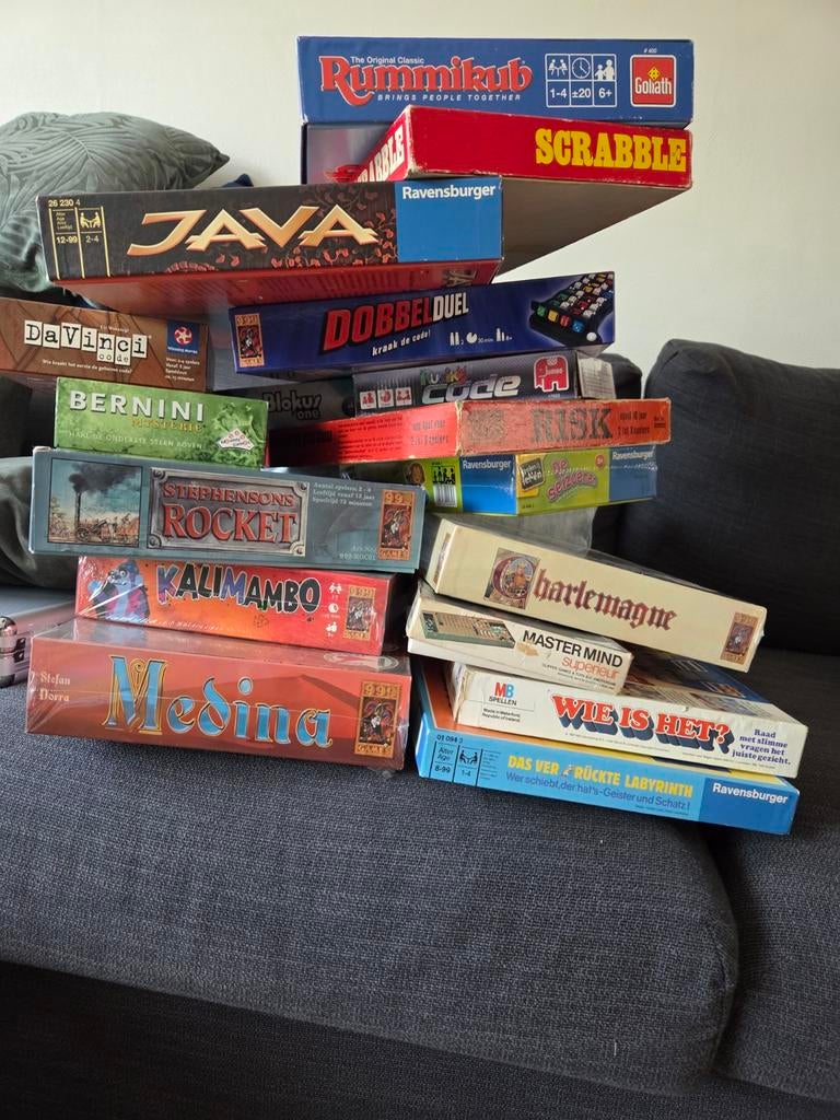 18 spellen! Bordspel Rummikub risk scrabble java enz, Hobby en Vrije tijd, Gezelschapsspellen | Bordspellen, Ophalen