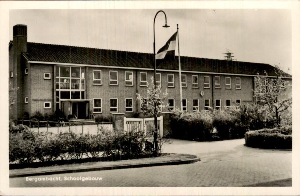Bergambacht - Schoolgebouw - Voorgevel, Ophalen of Verzenden, 1940 tot 1960, Ongelopen, Zuid-Holland