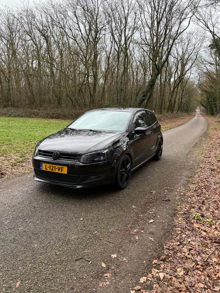 Volkswagen Polo 1.2 TSI 77KW 2011 Zwart, Auto's, Voorwielaandrijving, Stof, 40 €/maand, Zwart