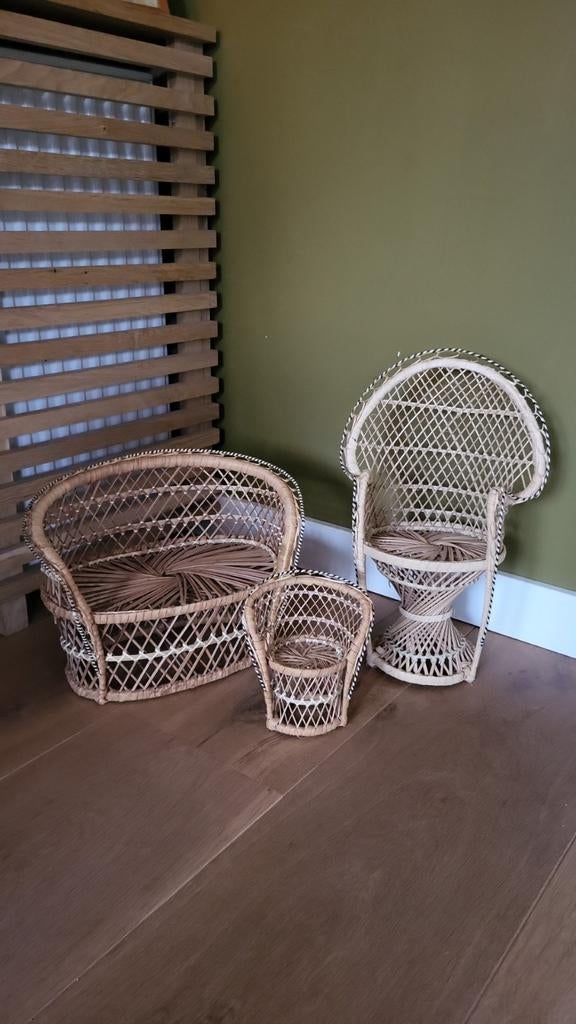 Rotan poppenstoeltjes en bankje - pauwenstoel - Waldorf, Kinderen en Baby's, Speelgoed | Babyspeelgoed, Zo goed als nieuw, Overige typen