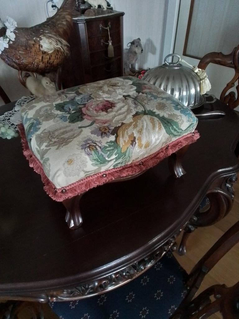 Klassiek Engels gebloemd voetenbankje., Antiek en Kunst, Curiosa en Brocante, Ophalen of Verzenden