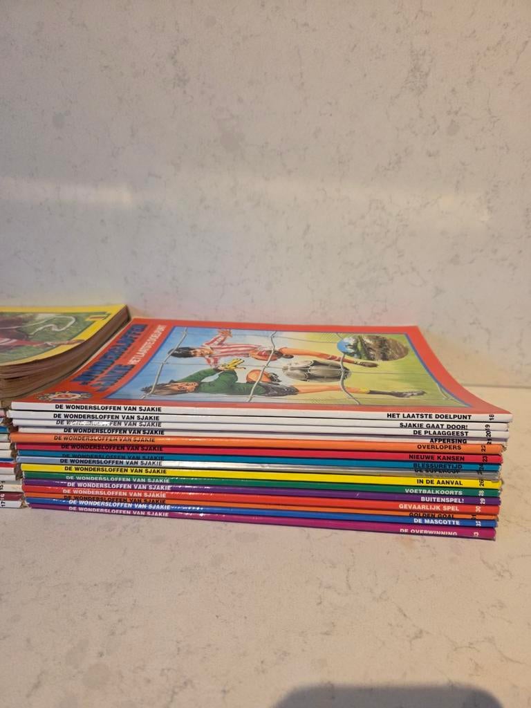 De Wondersloffen van Sjakie - Complete serie 1 tm 33, Complete serie of reeks, Ophalen of Verzenden, Gelezen