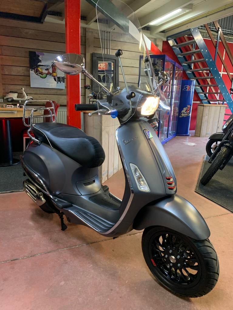 Gebro scooters: Vespa sprint 45km mat grijs BJ2018, Fietsen en Brommers, Scooters | Vespa, Gebruikt, Overige modellen, Maximaal 45 km/u