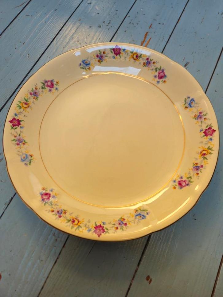 Vintage Kon. Plazuid Gouda schaal met bloemmotief, Antiek en Kunst, Antiek | Porselein, Ophalen of Verzenden