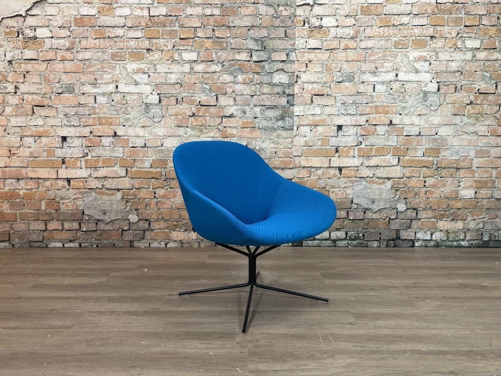 Artifort Beso blauw bij TheReSales, Twee, Blauw, Ophalen of Verzenden, Zo goed als nieuw