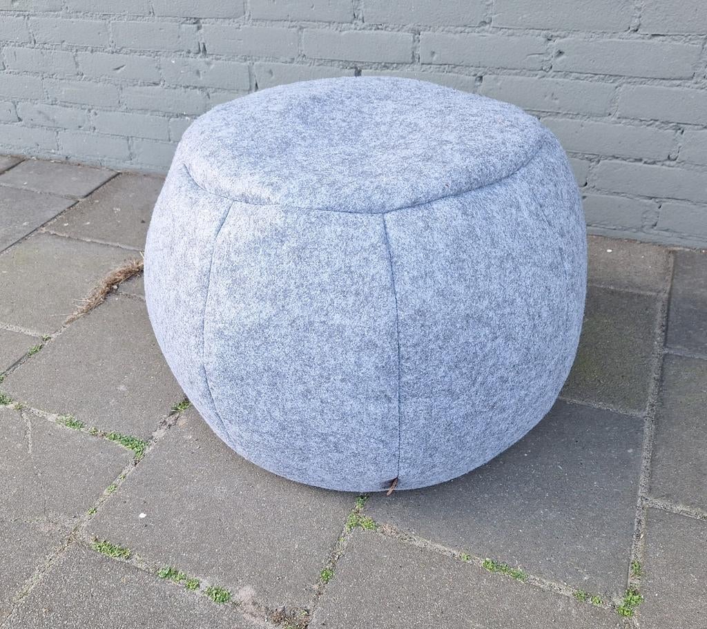 Grijze soort stevige vilten grijze poef voetenbank van Woood, Ophalen, Rond, Stof