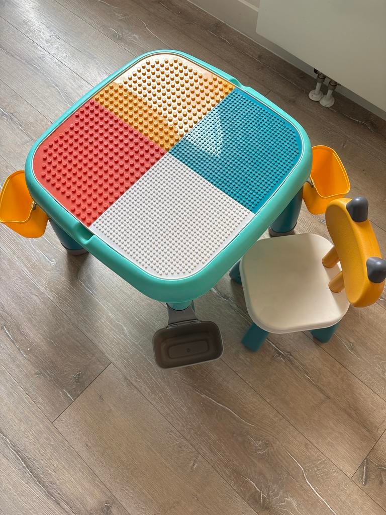 Lego duplo tafel met stoel en bakjes in nieuw staat., Kinderen en Baby's, Speelgoed | Duplo en Lego, Ophalen, Zo goed als nieuw