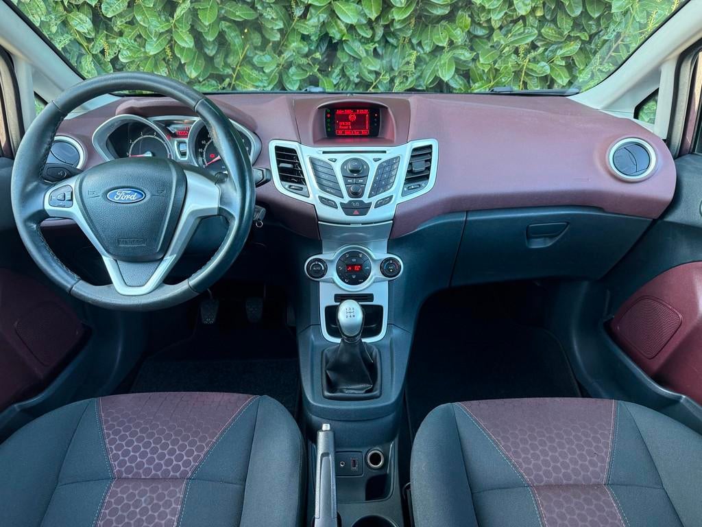 Ford Fiesta 1.4 Ghia SPORT | NWE APK & DB-RIEM | AIRCO | PDC, Voorwielaandrijving, Gebruikt, 31 €/maand, Bedrijf