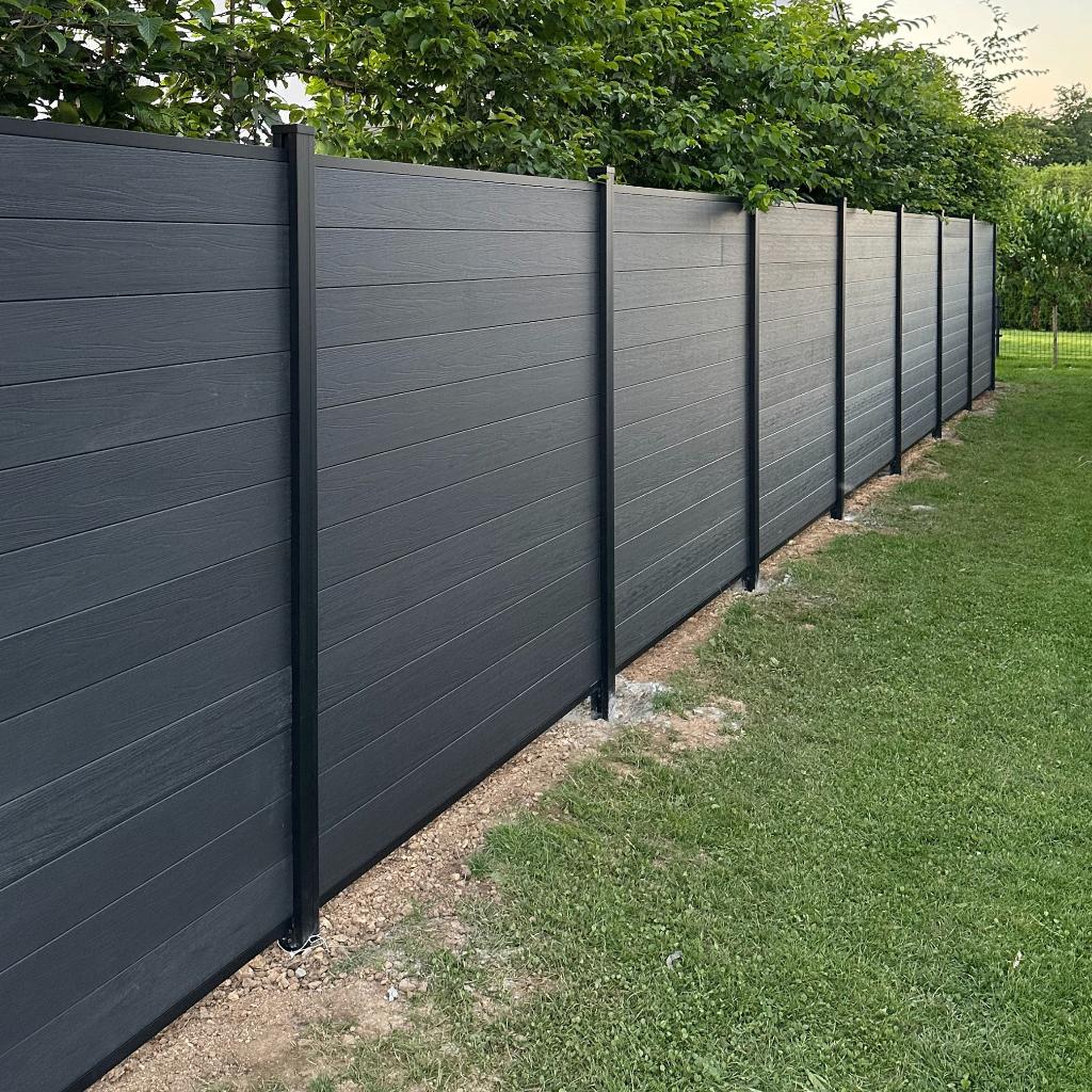 Ruim 16 meter Composiet Schutting Zwart / Opruiming, Kunststof, Compoziet B.V., 6 meter of meer, Vlotbrugweg 19a