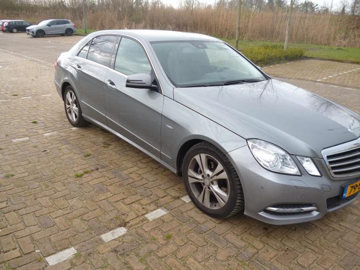 Mercedes-Benz E-Klasse 1.8 E200 CGI Sedan AUT 2011 Grijs, Auto's, Mercedes-Benz, Particulier, E-Klasse, Benzine, B, Sedan, Automaat