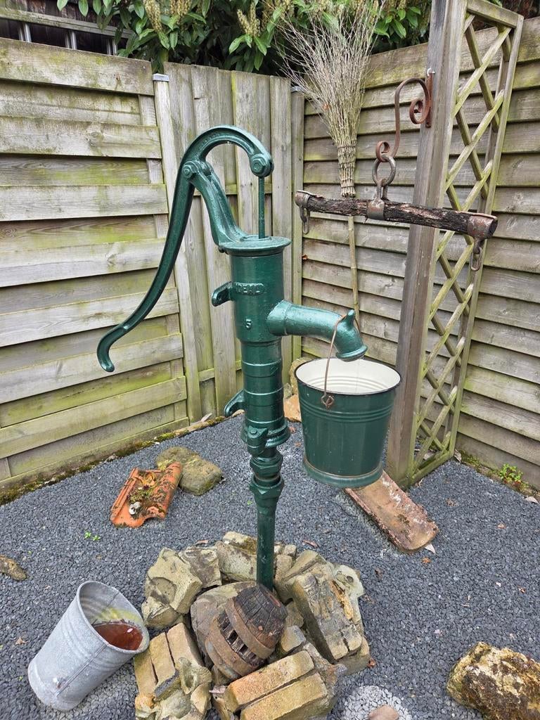 Gietijzeren handpomp zwengelpomp met emmer (snel weg), Tuin en Terras, Waterpompen, Ophalen, Zo goed als nieuw, Handmatig, Bronpomp