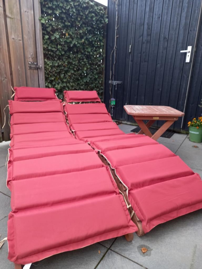 2 ligbedden Opvouwbaar +tafeltje, Ophalen, Gebruikt, Hout