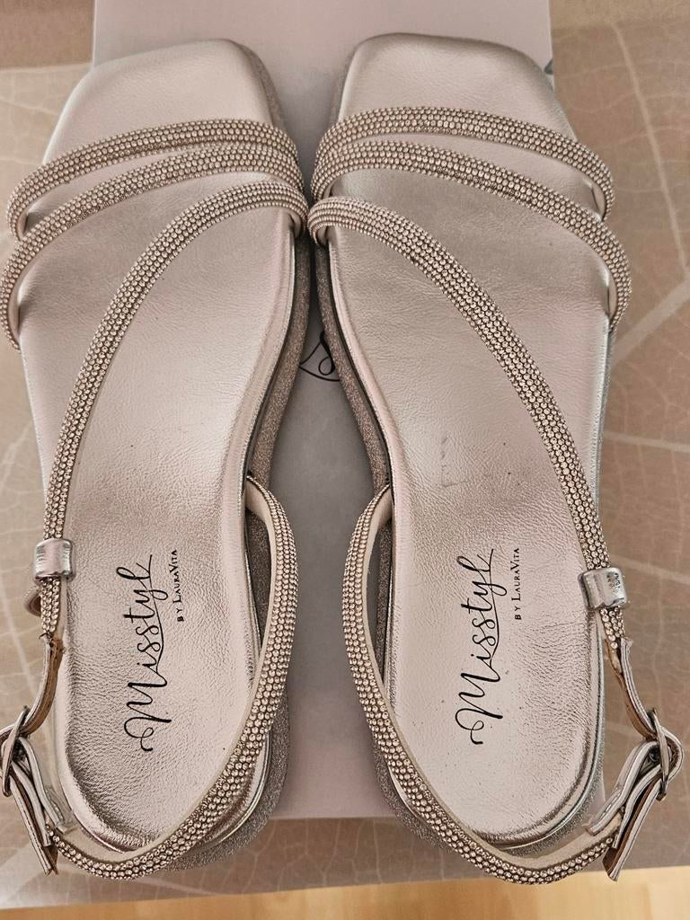 Misstyle by Laura Vita damessandaal maat 40 Argent, Kleding | Dames, Ophalen of Verzenden, Zo goed als nieuw, Overige kleuren