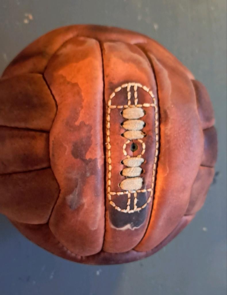 Vintage Leren Voetbal - Volkswagen VW, Ophalen, Gebruikt