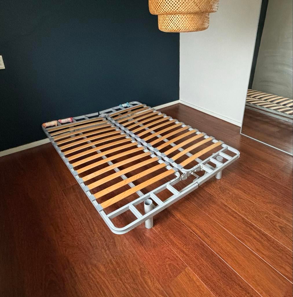 Gratis bedframe metaal met lattenbodem 140cm breed, Huis en Inrichting, Slaapkamer | Bedden, Ophalen, Gebruikt, Tweepersoons, 140 cm