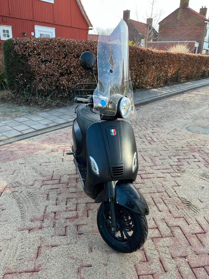 GTS Toscana Dynamic scooter mat zwart, blauw kenteken, Fietsen en Brommers, Snorfietsen en Snorscooters, Gebruikt, Overige merken